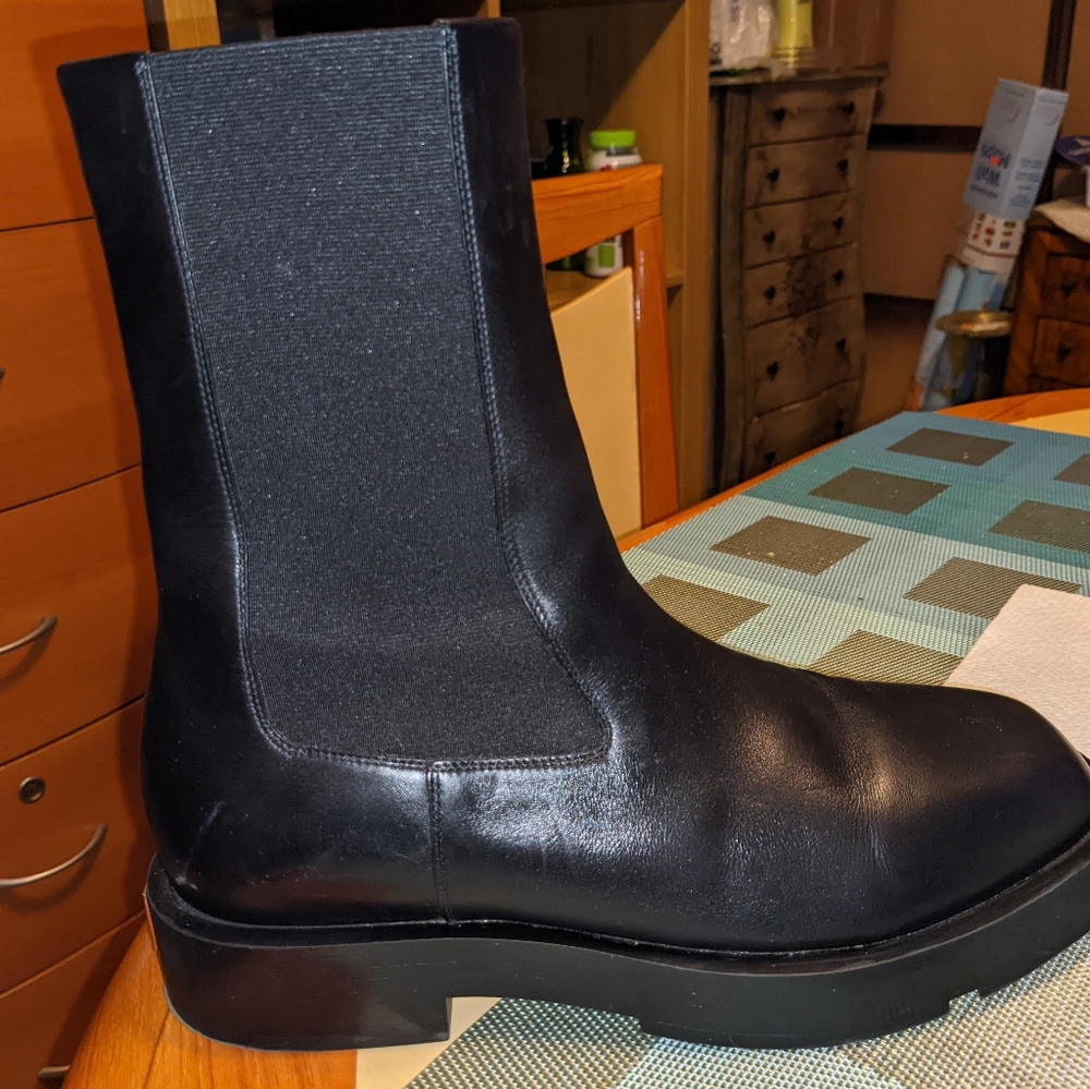 Boots shoes